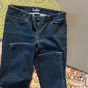 Classic straight. Sz 4-6. Mid rise. Ankle length.